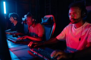 Ilustracja artykułu: Counter-Strike 2: najlepsze ustawienia crosshair dla każdego stylu gry (Premier, competitive i mapy)