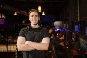 Ilustracja artykułu: Esport w Polsce: jak działają organizacje i rostersy - od składu po sponsorów