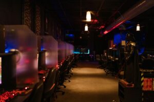 Ilustracja artykułu: Counter-Strike 2: najlepsze bindy do competitive i eco - szybki zakup, stack granatów i lepsza...