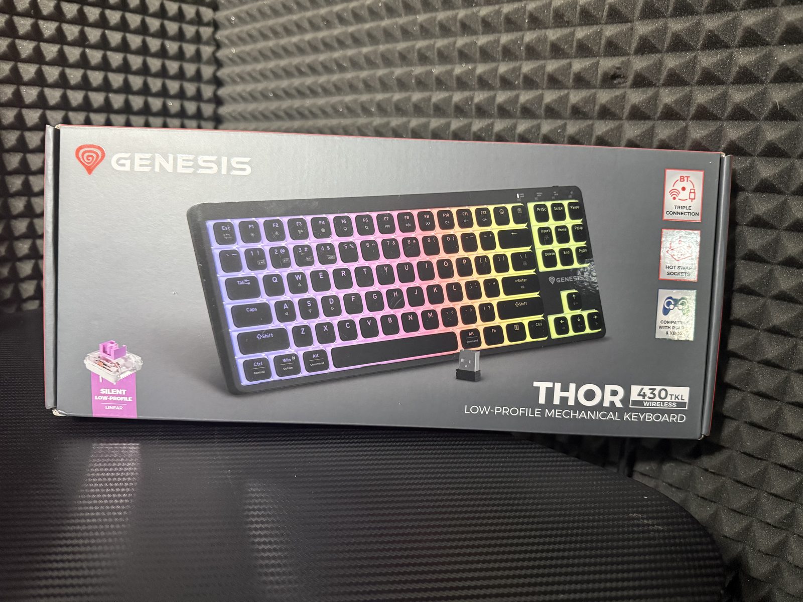 Pudelko klawiatury Genesis z podswietleniem RGB na grafice