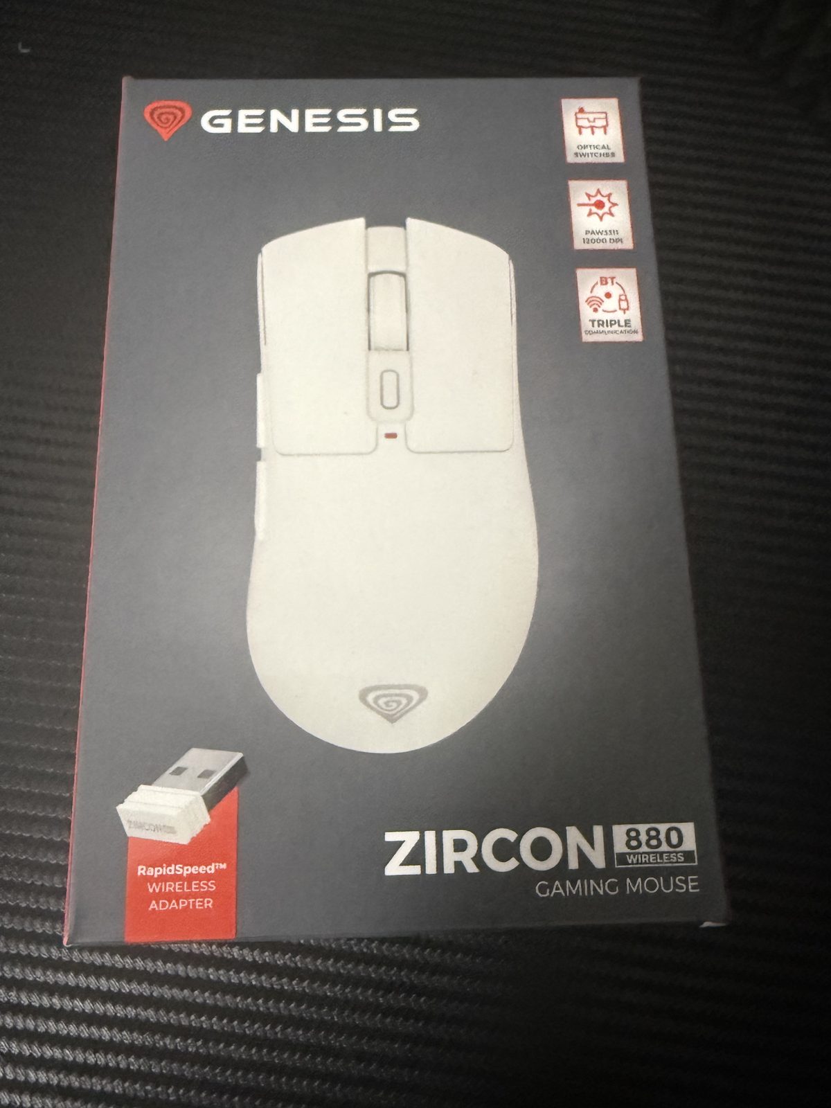 Front pudelka bialej myszy Zircon 880