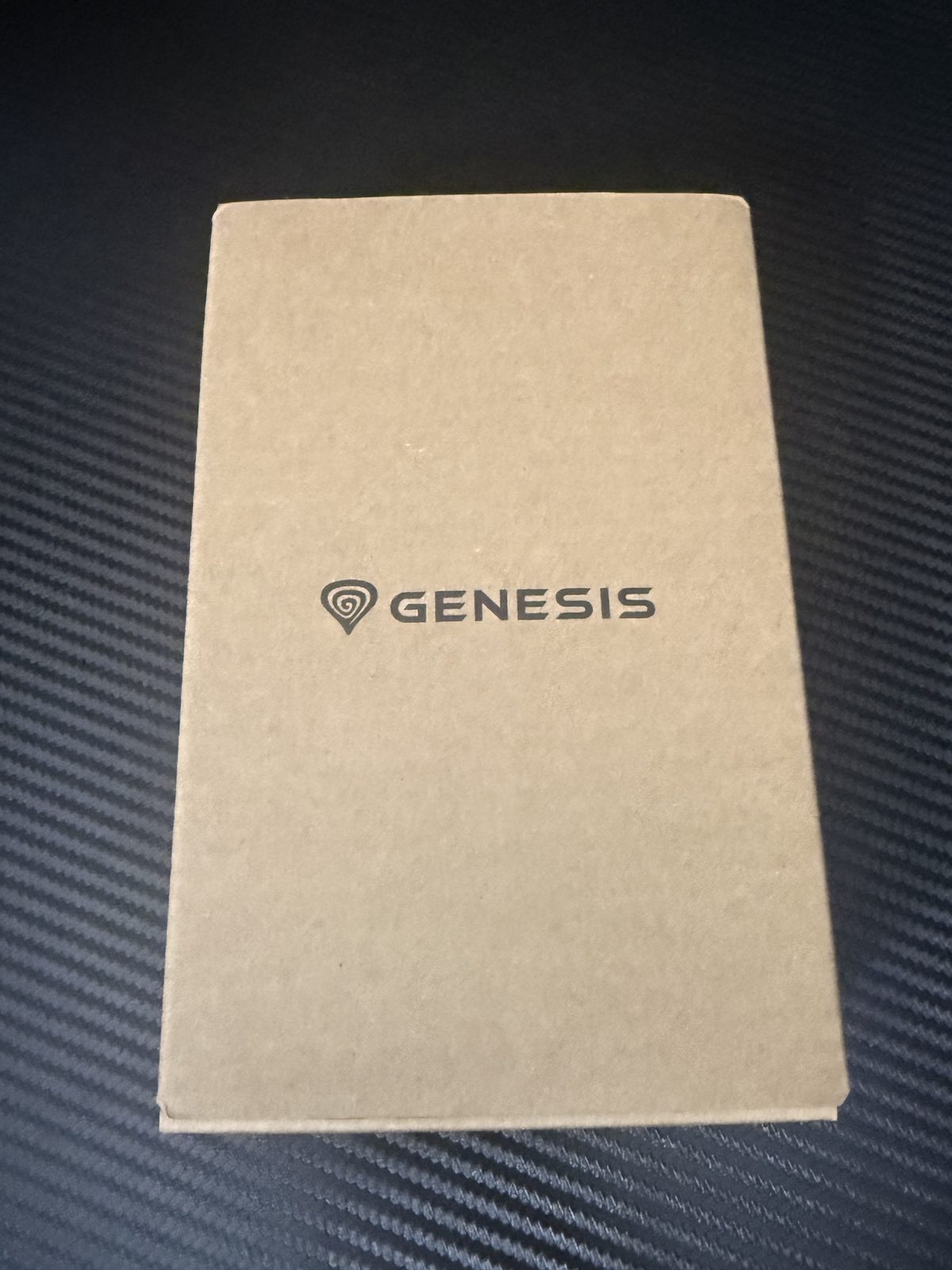 Wewnetrzny karton Genesis w pudelku myszy