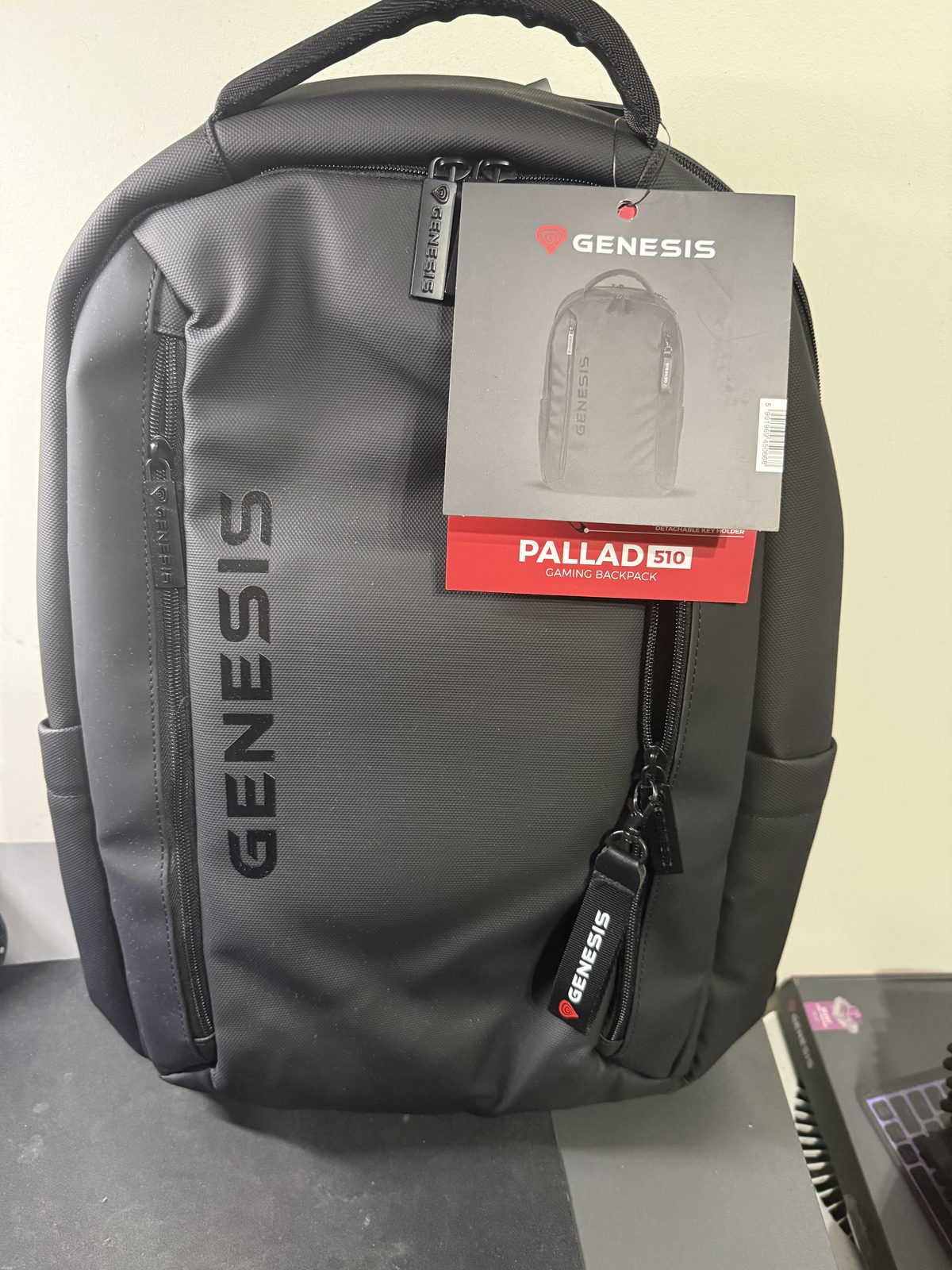 Genesis Pallad 510 od frontu z metka producenta